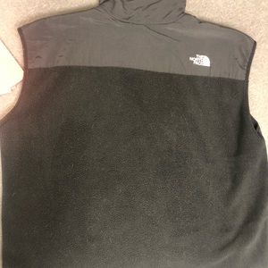 Like new XL black north face vest